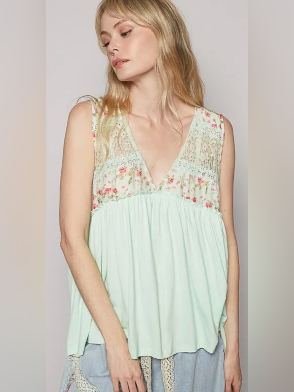 POL Mint Floral & lace Tank Size Small